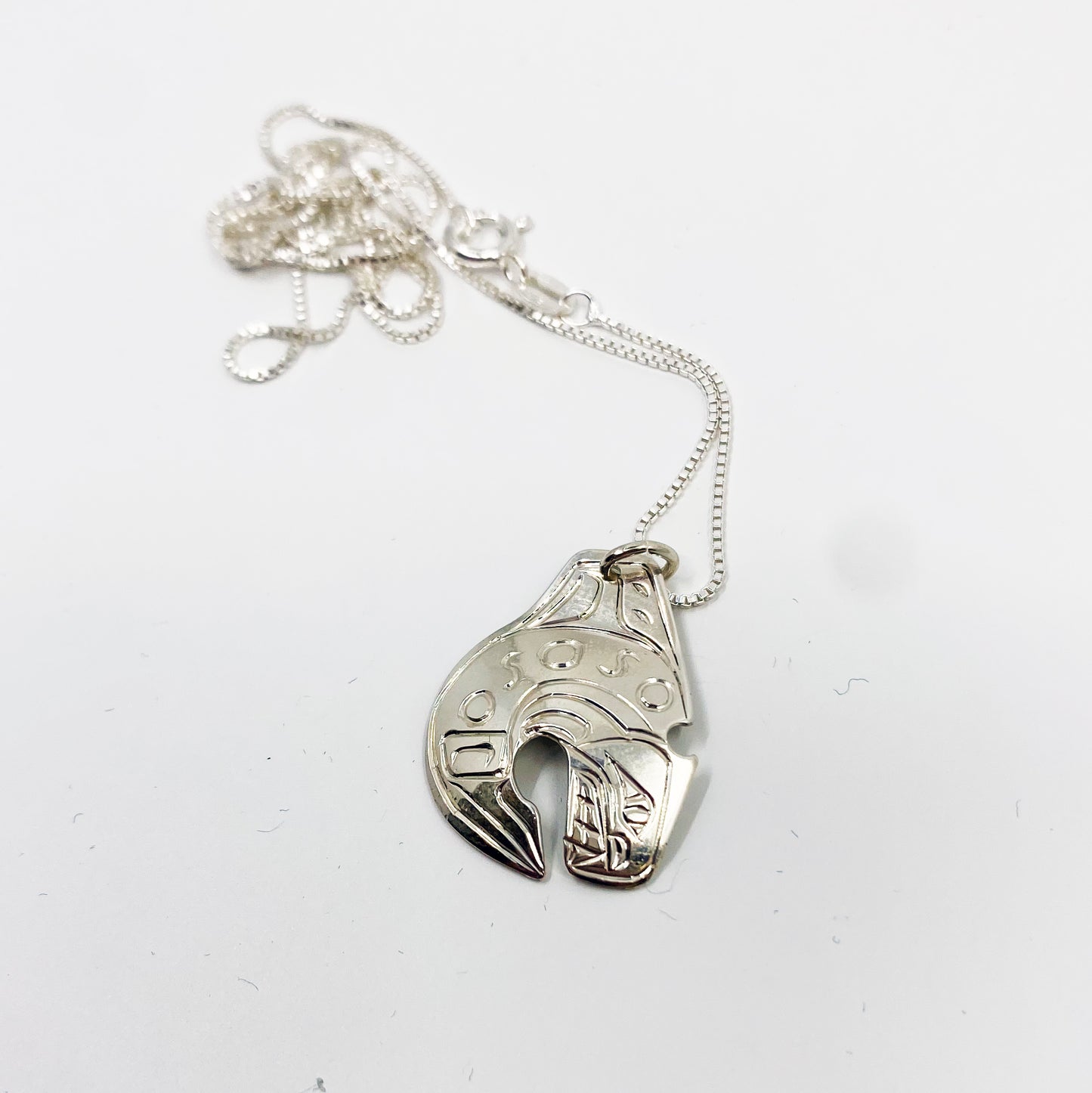 WHALE CUT OUT NECKLACE