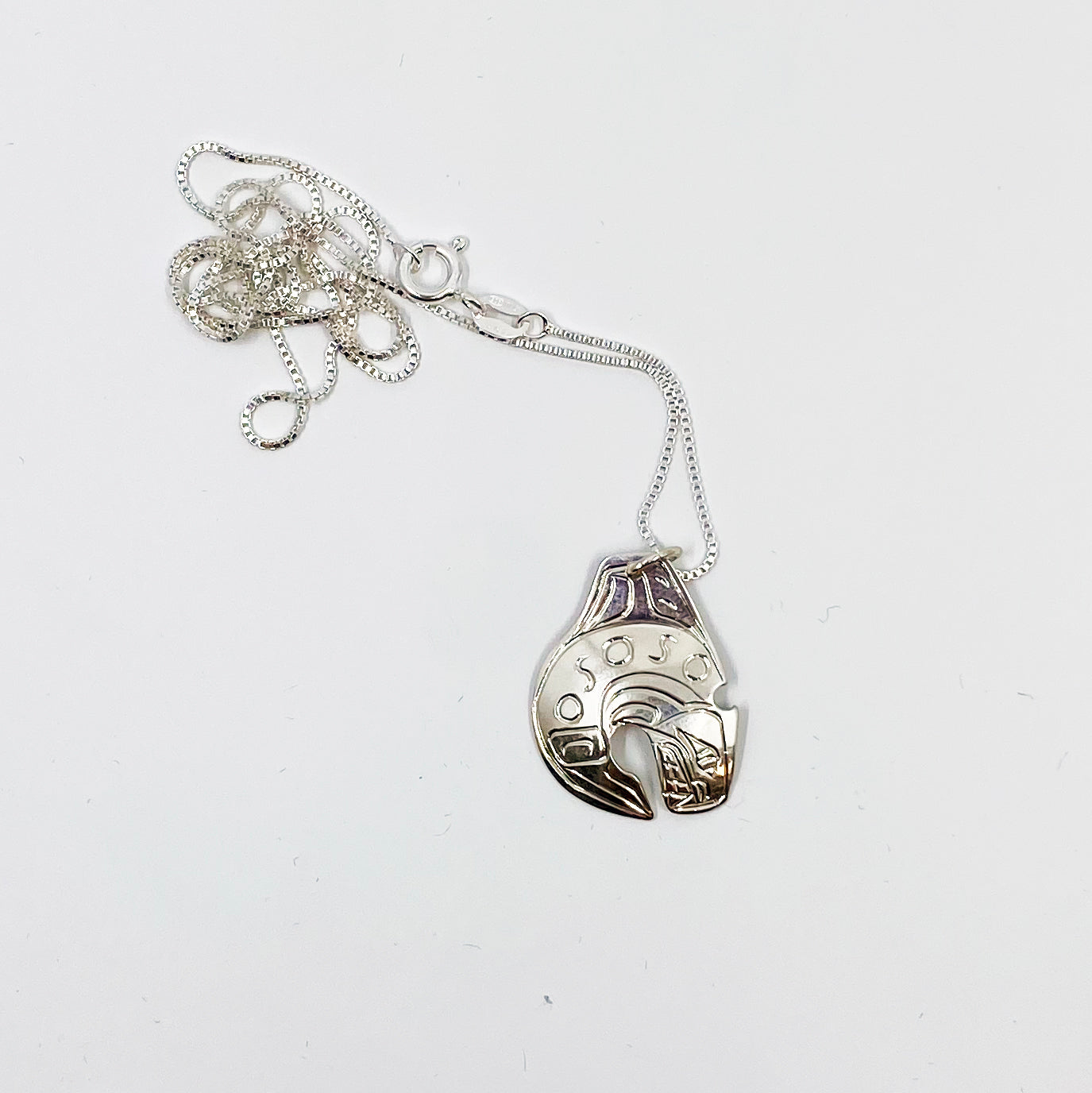 WHALE CUT OUT NECKLACE