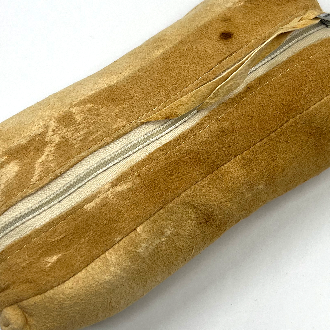 MEDIUM POUCH WITH BEIGE ZIPPER