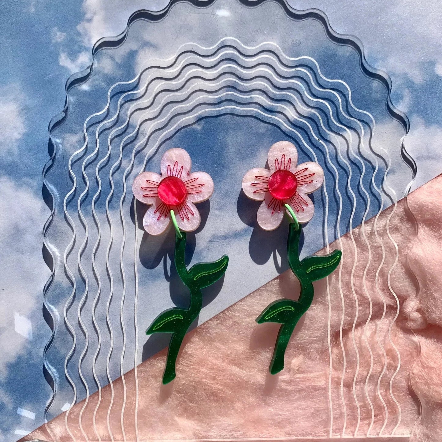 WAVY DAISY EARRINGS