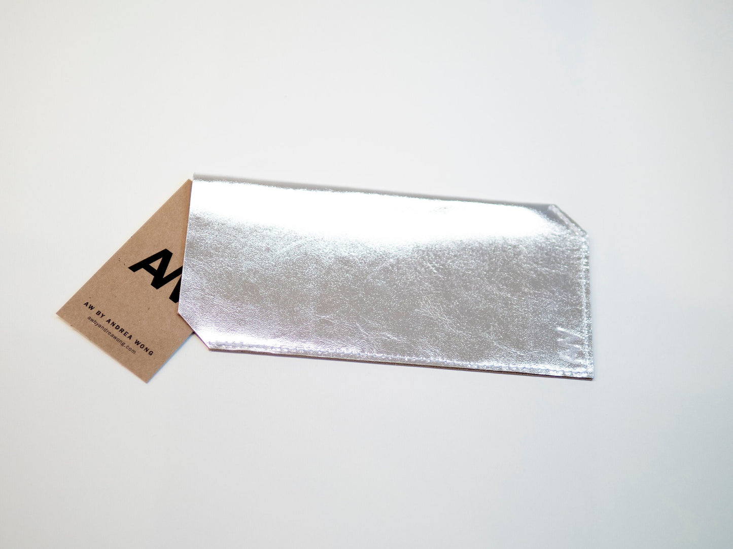 SILVER SUNGLASSES CASE