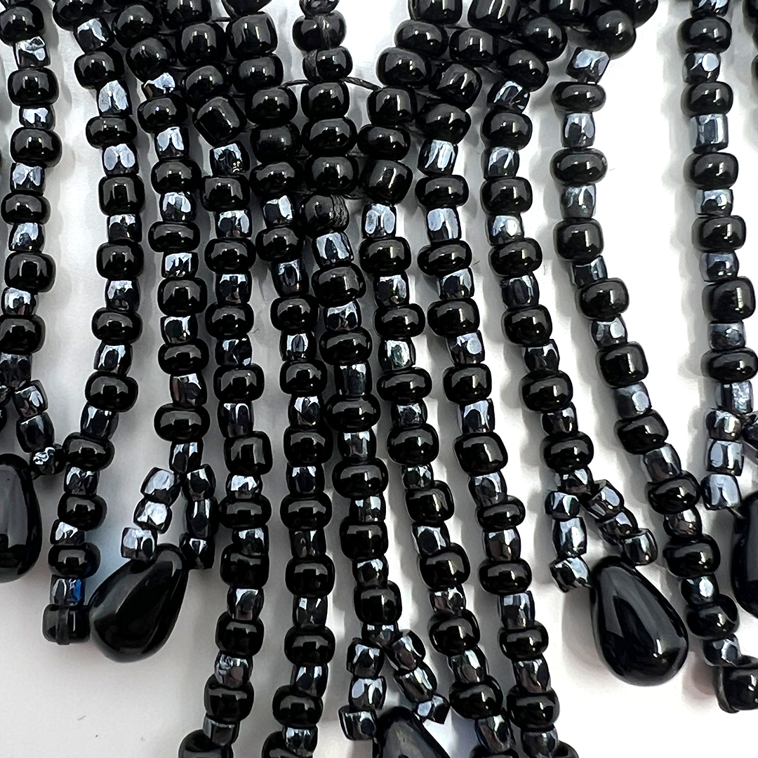 BLACK BEADED NECKLACE